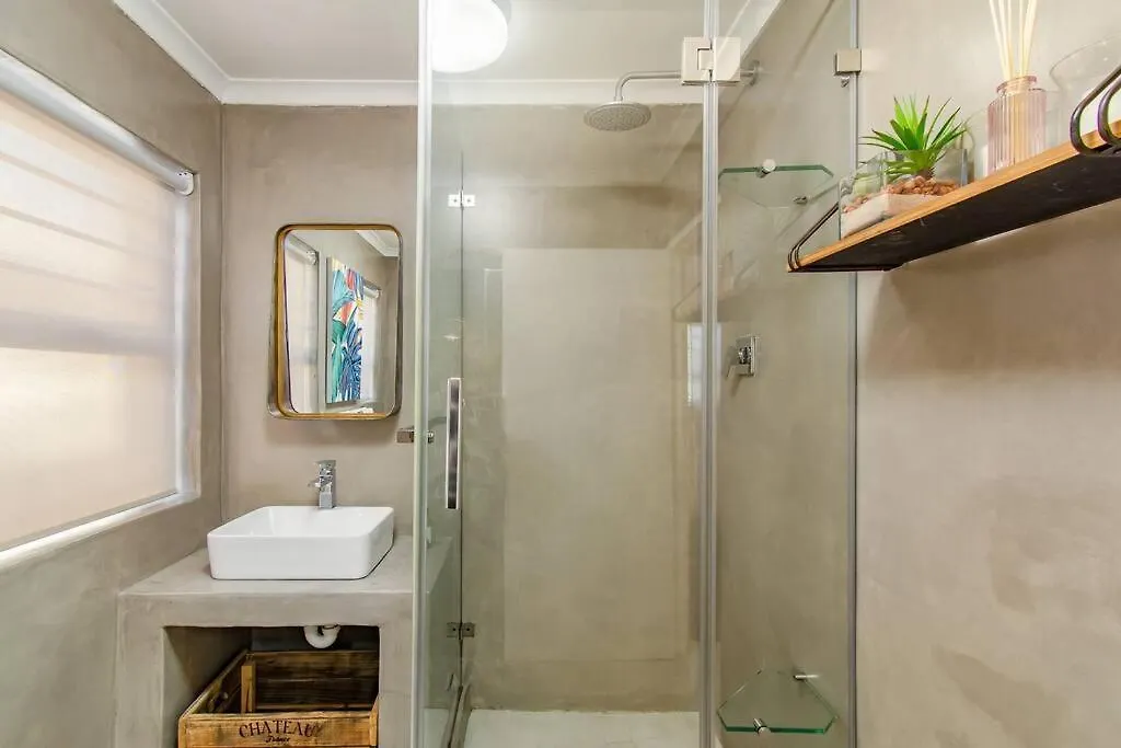 Chic, Cozy, Modern, Secure And Centrally Located Cape Town